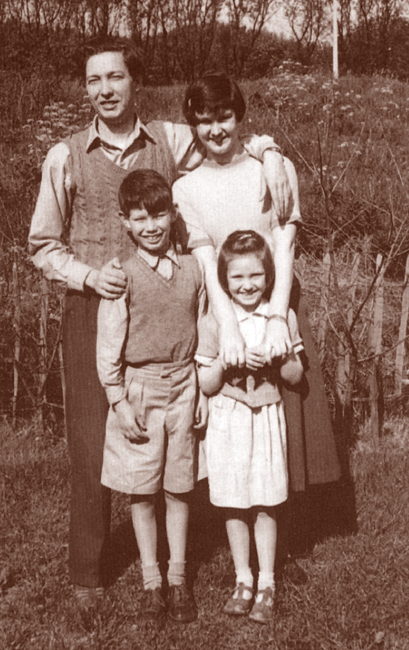 Maddy with her parents and brother